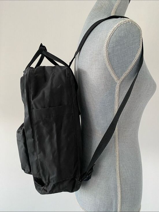 Fjallraven Classic Kånken 20L Black Laptop Backpack Pocket Everyday Use Outdoor main image 2